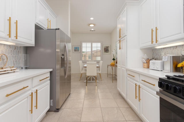 81907 Avenida Bahia, Indio CA: https://media.crmls.org/mediaz/b7f7ffca-bcb7-4f1c-b01e-3abec4b76cbf.jpg