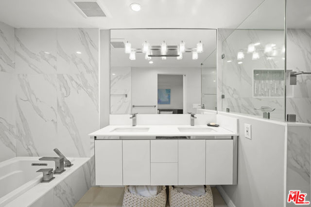 4729 Monarca Drive, Tarzana CA: https://media.crmls.org/mediaz/b7f82173-8fba-404f-8605-5426185b82b8.jpg