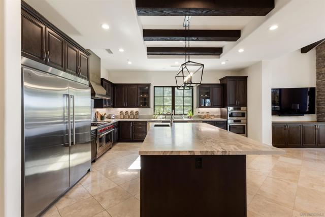 7545 Top O The Morning Way, San Diego CA: https://media.crmls.org/mediaz/b7f90611-6195-4526-a17d-4e244505970d.jpg