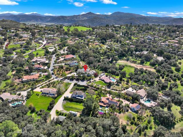 1033 1035 Summit Trl, Escondido CA: https://media.crmls.org/mediaz/b7f9b646-6646-4f39-afb4-c0ffde875469.jpg