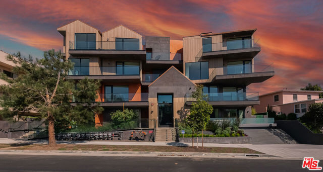1618 Hilts Avenue, Los Angeles CA: https://media.crmls.org/mediaz/b7fa8a79-ebab-4f92-aeca-5ed59fd6a5ba.jpg