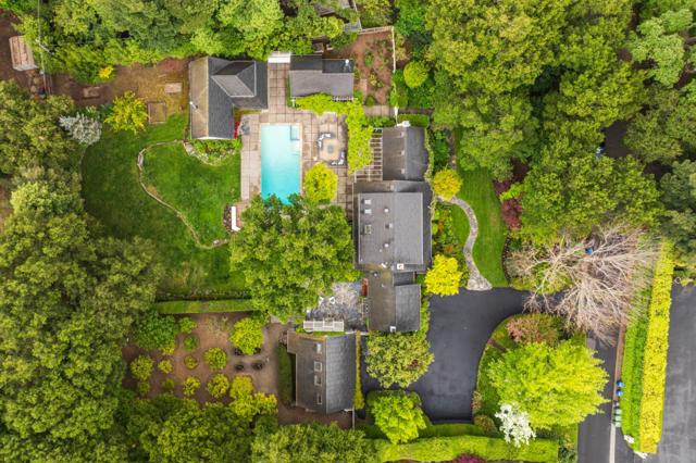 37 Lupin Lane, Atherton CA: https://media.crmls.org/mediaz/b7fab5b3-e1dd-4f94-b8fc-a9e4b38b3dc7.jpg