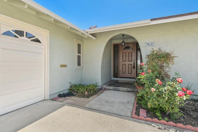 9633 Pebble Beach Dr, Santee CA: https://media.crmls.org/mediaz/b7fb2129-8f5e-4f58-9748-aa195dcc3460.jpg