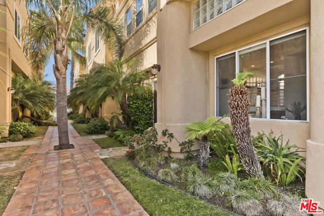 1630 E Palm Avenue, El Segundo CA: https://media.crmls.org/mediaz/b7fb60cf-81e2-47b1-a5a7-ca2245533a93.jpg