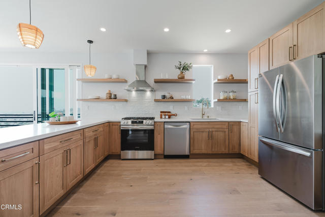 3870 W Point Drive, Los Angeles CA: https://media.crmls.org/mediaz/b7fbb3d2-59f7-4ec7-abb8-0e840d83d496.jpg