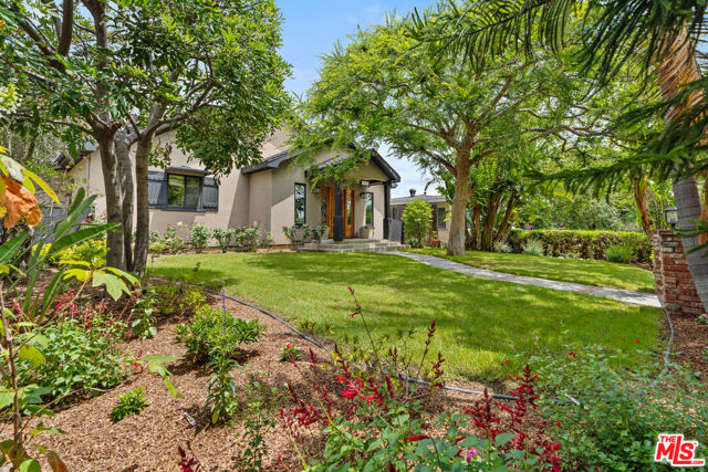 1865 E Villa Street, Pasadena CA: https://media.crmls.org/mediaz/b7fbd883-82b4-4217-9ca9-d64940e1449e.jpg