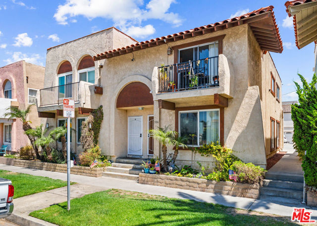 306 17th Street, Huntington Beach CA: https://media.crmls.org/mediaz/b7fc4a50-a3e3-40d0-9a20-e1725fd3367d.jpg