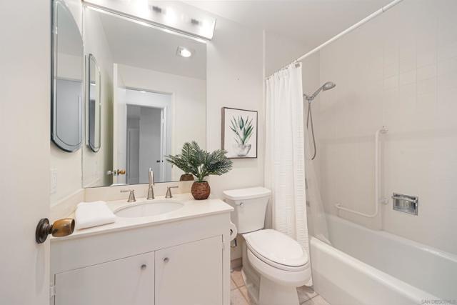 8110 El Paseo Grande, La Jolla CA: https://media.crmls.org/mediaz/b7fcf4d9-fcf9-417c-8e43-f19b3085519b.jpg