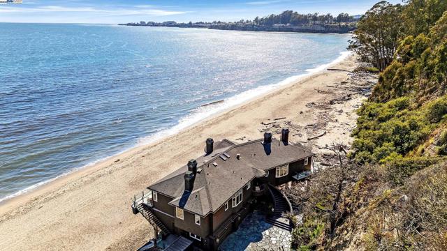 797 Las Olas Dr, Aptos CA: https://media.crmls.org/mediaz/b7fcfcbe-d7a5-47b8-af13-44bb263f24e0.jpg