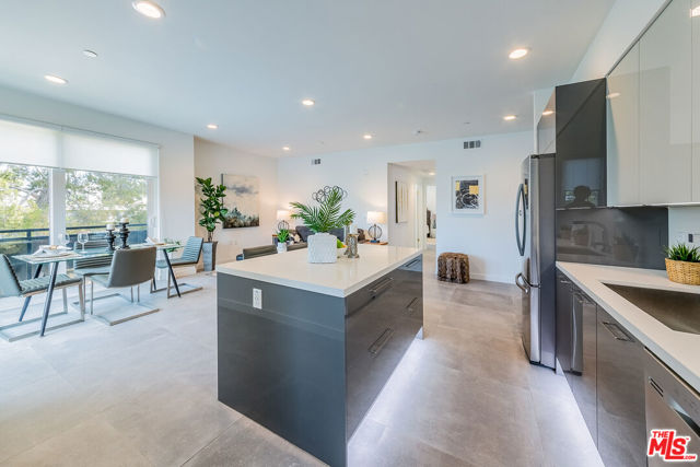 214 S Westmoreland Avenue, Los Angeles CA: https://media.crmls.org/mediaz/b7fd1703-7d6d-418d-bcb7-f15510ebc168.jpg