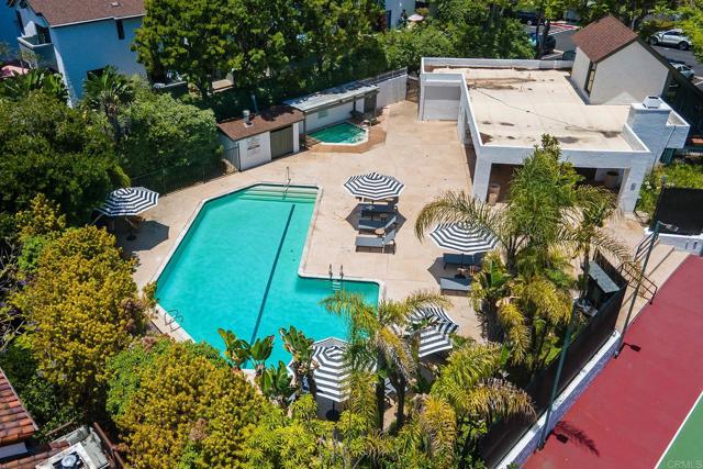 8746 Villa La Jolla Drive, La Jolla CA: https://media.crmls.org/mediaz/b7fd8317-5b6d-4a1e-baf8-1791f08f1127.jpg