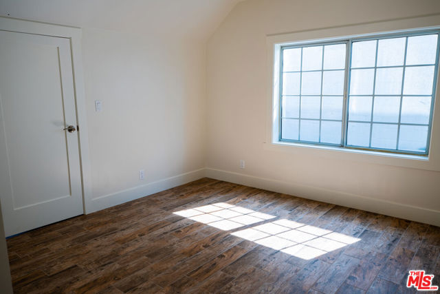 1420 W 28th Street, Los Angeles CA: https://media.crmls.org/mediaz/b7fdb102-b2fa-4d2f-91a2-1c126a1b880c.jpg