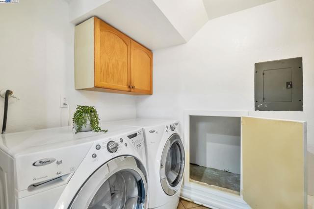 4312 Solano Way, Union City CA: https://media.crmls.org/mediaz/b7fe3e43-47ce-4718-8fed-7f17620614d2.jpg