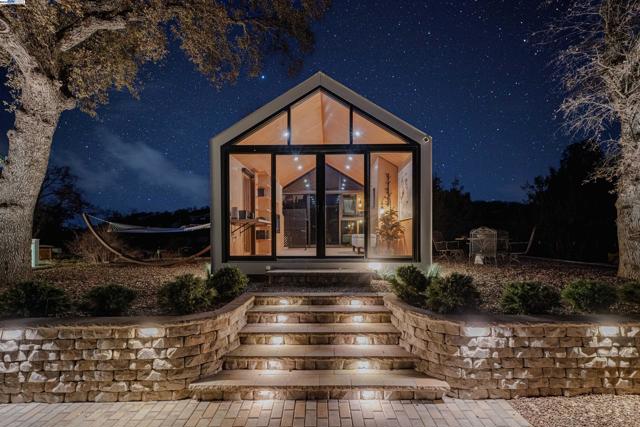 21000 Mines Rd., Livermore CA: https://media.crmls.org/mediaz/b7fe81b5-28ba-41a3-834c-2ed7fdc89a91.jpg