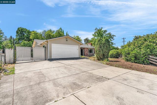 280 Sierra Dr, Walnut Creek CA: https://media.crmls.org/mediaz/b7fe81dc-0234-4d66-a979-fd8933bb467e.jpg