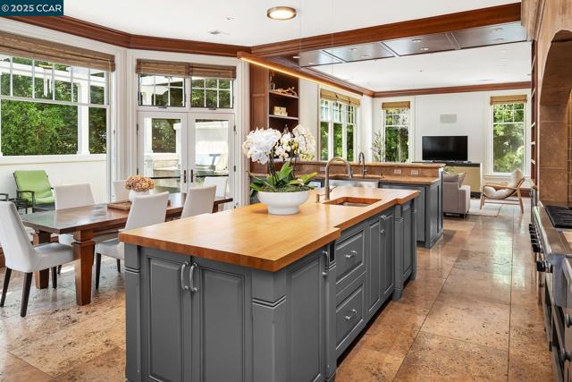 25 Crocker Ave, Piedmont CA: https://media.crmls.org/mediaz/b7fec177-1b71-4f2e-b8bd-10c7877fffb1.jpg