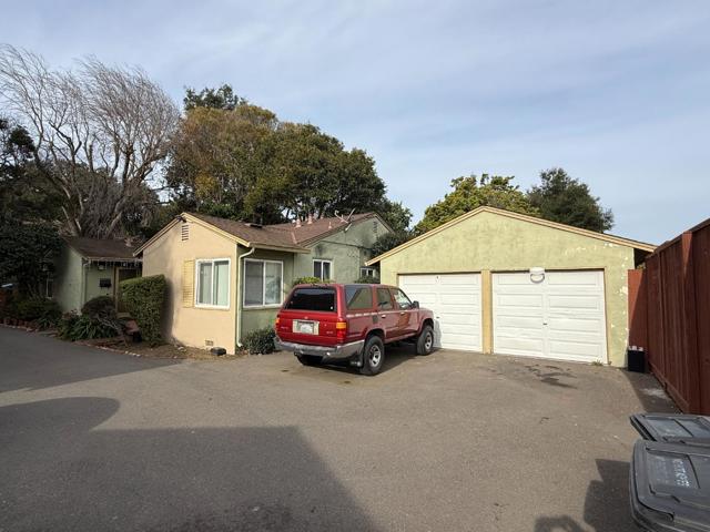 1859 Woodland Avenue, East Palo Alto CA: https://media.crmls.org/mediaz/b7ff3ebd-451e-443a-ad7b-3c82ae85a218.jpg