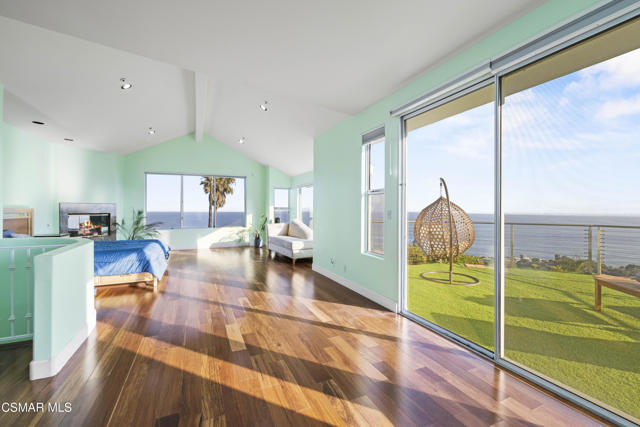 31505 Pacific Coast Highway, Malibu CA: https://media.crmls.org/mediaz/b7fff6a8-a47c-48e9-99d7-9cb9cb04a01d.jpg