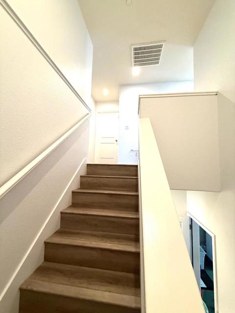 188 Caroline Lane, Gilroy CA: https://media.crmls.org/mediaz/b7fffe91-e0ae-40b7-a89e-00533f798664.jpg