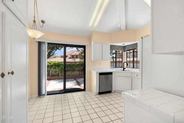 Detail Gallery Image 16 of 40 For 390 Country Club Dr #E,  Simi Valley,  CA 93065 - 3 Beds | 2/1 Baths