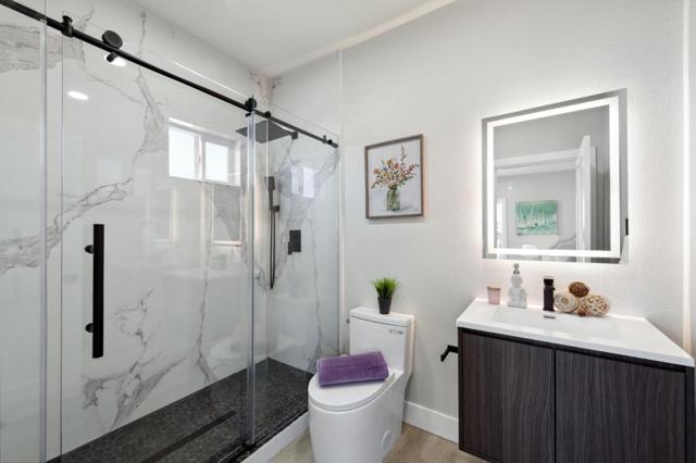 252 Euclid Avenue, Oakland CA: https://media.crmls.org/mediaz/b8004c87-6e63-41a4-a082-498c5a57d225.jpg