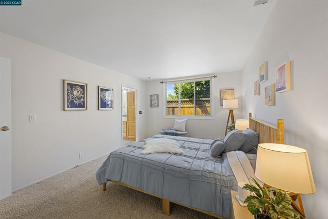 30450 Oakmont Way, Hayward CA: https://media.crmls.org/mediaz/b8008762-9dd2-4695-83c3-ae0db2216c16.jpg