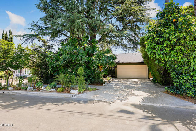 10316 Newhome Avenue, Sunland CA: https://media.crmls.org/mediaz/b800af8f-8e7f-4e7f-a7e5-40bbcd05a788.jpg
