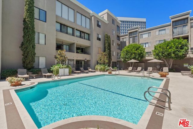 8455 Fountain Avenue, West Hollywood CA: https://media.crmls.org/mediaz/b800bba3-1aba-424e-ab56-a8a44b971730.jpg
