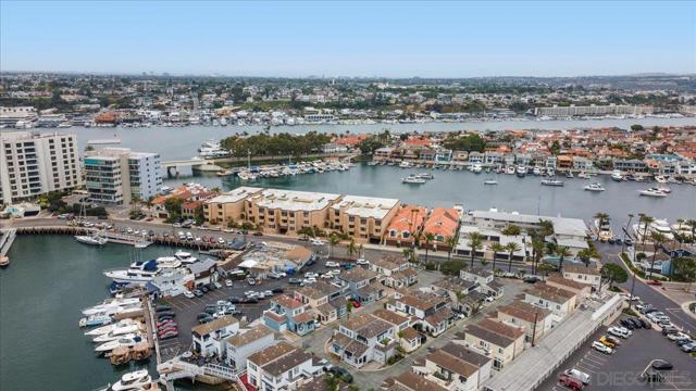 700 Lido Park Dr, Newport Beach CA: https://media.crmls.org/mediaz/b800dc38-5e02-44d7-99b9-bd9947dc6f38.jpg