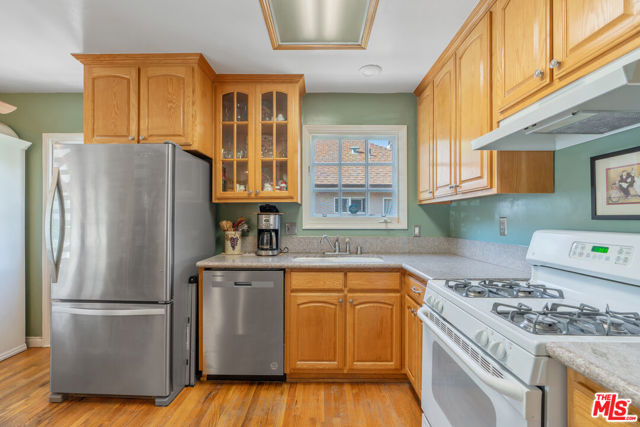 4436 Stansbury Avenue, Sherman Oaks CA: https://media.crmls.org/mediaz/b8010b43-0f25-481a-8e48-64cfc8990fa9.jpg