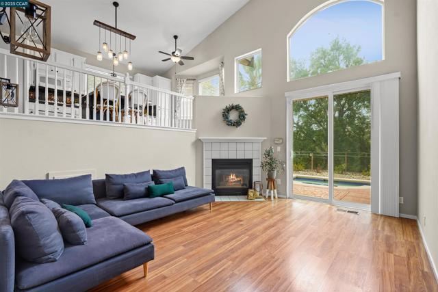 2063 BLUEROCK CT, Concord CA: https://media.crmls.org/mediaz/b80161b8-dcd5-40a1-a7ff-d59f3ae52983.jpg