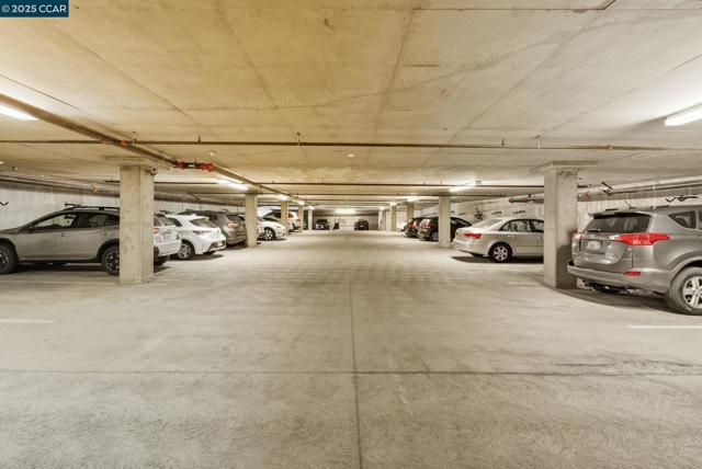 200 2nd St, Oakland CA: https://media.crmls.org/mediaz/b801c3be-f35a-4a7a-bcb0-e0f83de40753.jpg