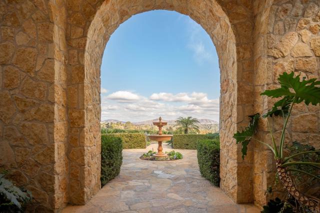 Image 4 of 50 For 5423 Calzada Del Bosque