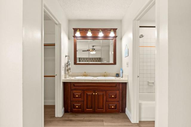 1014 Croyden Way, Manteca CA: https://media.crmls.org/mediaz/b8021a28-2fca-4996-983f-938e17f045ef.jpg