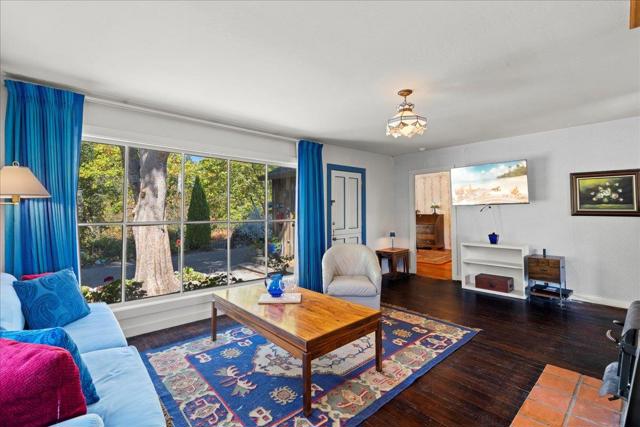 22196 Summit Road, Los Gatos CA: https://media.crmls.org/mediaz/b8021d87-66fd-41a4-a840-f6e4406a377b.jpg