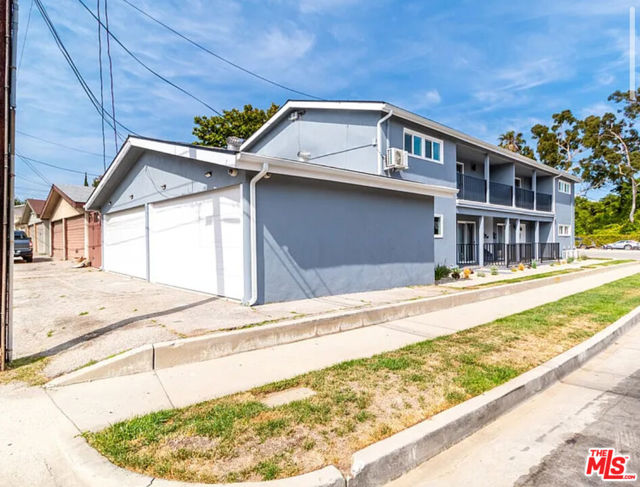 11629 1/2 Gateway Boulevard, West Los Angeles CA: https://media.crmls.org/mediaz/b802269a-f256-404e-9863-a0f580fb5994.jpg