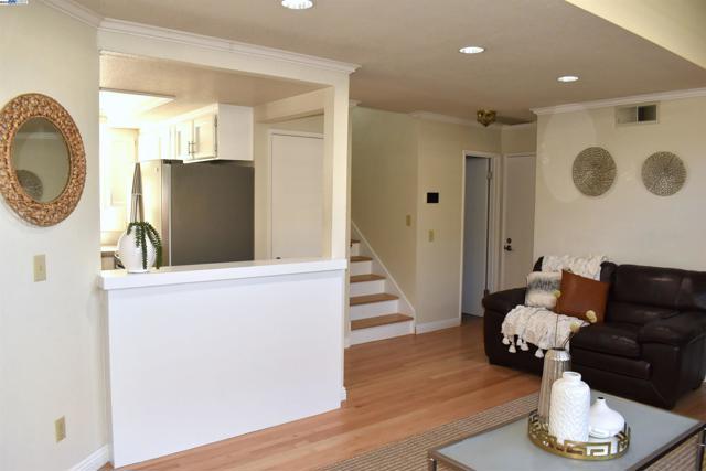 2864 El Capitan Dr, Pleasanton CA: https://media.crmls.org/mediaz/b80226a3-417b-4888-9245-4138651556d4.jpg