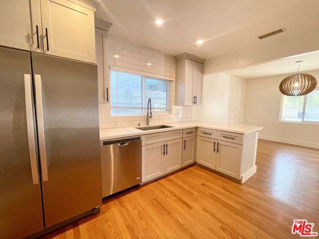 2908 Glenhurst Avenue, Los Angeles CA: https://media.crmls.org/mediaz/b802655d-dd8d-43b6-8d14-c48a852e6b11.jpg