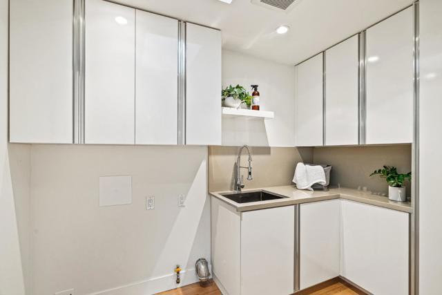 1683 Dalehurst Avenue, Los Altos CA: https://media.crmls.org/mediaz/b8027bd9-f6ce-4df1-8194-749c35cef3c6.jpg