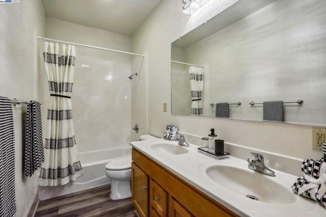 774 S 12th St, San Jose CA: https://media.crmls.org/mediaz/b8036d89-6a50-4e61-9631-7bc9236902dd.jpg