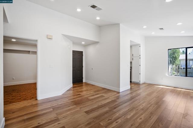 802 Dover, Hercules CA: https://media.crmls.org/mediaz/b803edfb-c9f5-496d-9725-3bc054bdcbe9.jpg