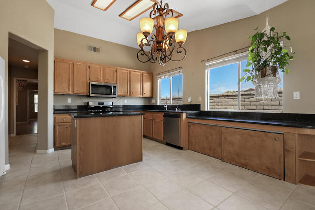 37596 Colebridge Street, Palm Desert CA: https://media.crmls.org/mediaz/b8040f14-2f21-4bfe-b370-a7f420182959.jpg