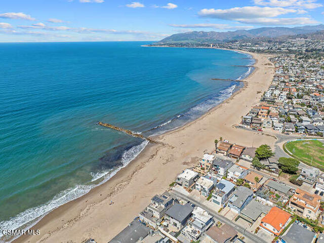2621 Harbor Boulevard, Ventura CA: https://media.crmls.org/mediaz/b8042234-348c-4d20-a493-7a519f0195e8.jpg