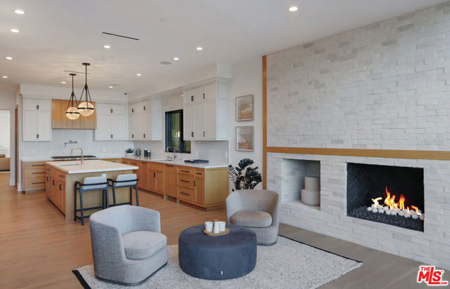 7052 Dume Drive, Malibu CA: https://media.crmls.org/mediaz/b80460fb-301b-461a-b0c3-a489f5bfad3f.jpg