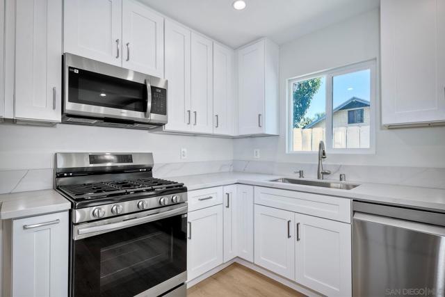 2680 L St, San Diego CA: https://media.crmls.org/mediaz/b8048780-cb98-4bea-8f9e-b15cad7d91fd.jpg