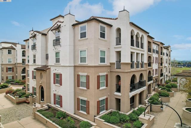 3245 Dublin Blvd, Dublin CA: https://media.crmls.org/mediaz/b80552ff-6b6e-44a4-88a2-b013b183e5d3.jpg