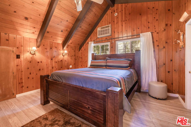 817 Grass Valley Road, Lake Arrowhead CA: https://media.crmls.org/mediaz/b8057139-5d32-459d-a245-2440e9b08b03.jpg