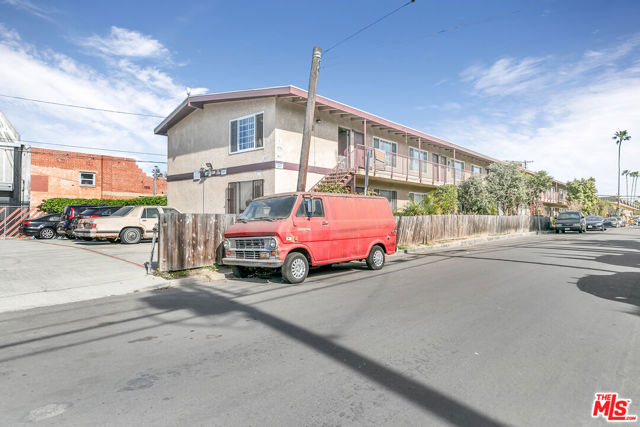 313 Mildred Avenue, Venice CA: https://media.crmls.org/mediaz/b8057cab-5d72-49d0-92aa-86edd4c0bc8a.jpg