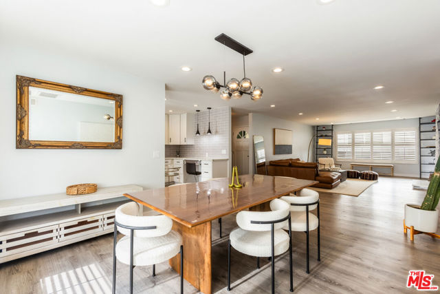 11828 Goshen Avenue, Los Angeles CA: https://media.crmls.org/mediaz/b806221c-3323-4a50-8c22-63f09a2d58fb.jpg