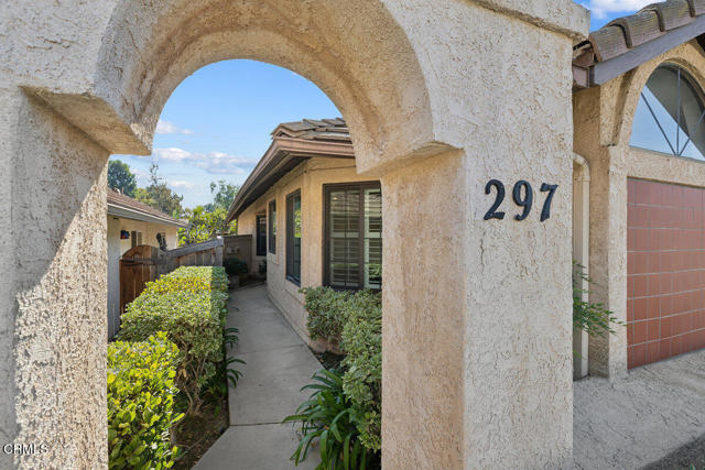 Detail Gallery Image 2 of 38 For 297 Estancia Pl, Camarillo,  CA 93012 - 2 Beds | 2 Baths